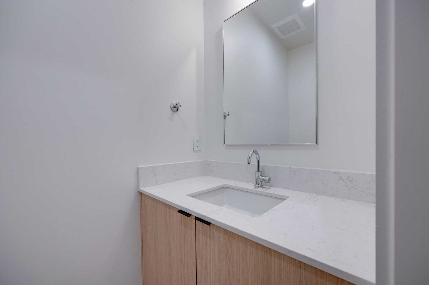 635 7th Ave, S Unit: 311