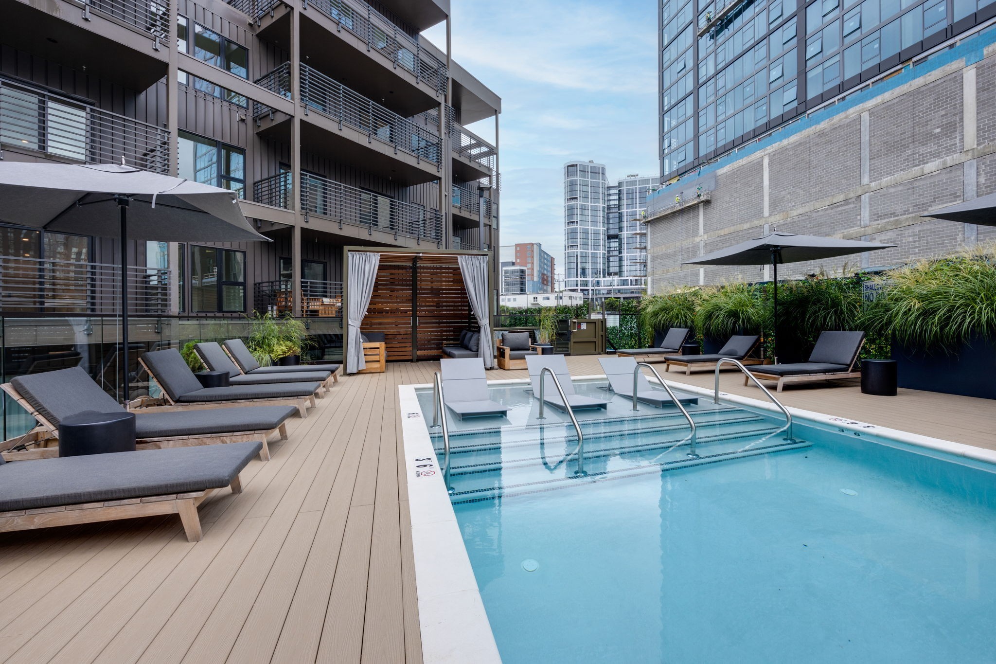 635 7th Ave, S Unit: 409