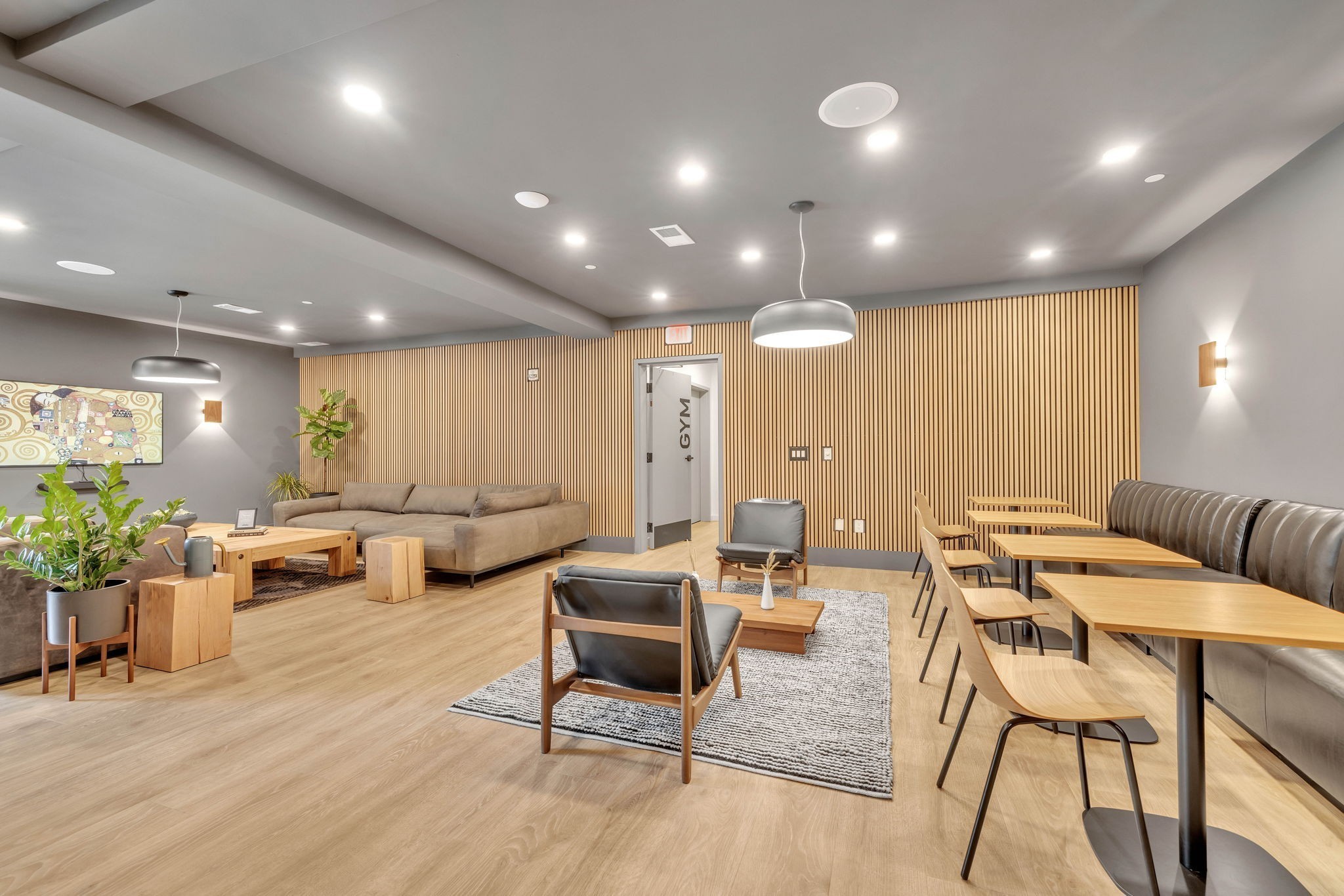 635 7th Ave, S Unit: 409