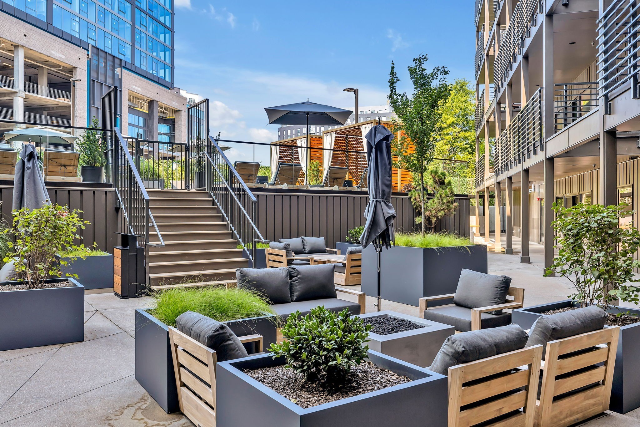 635 7th Ave, S Unit: 409