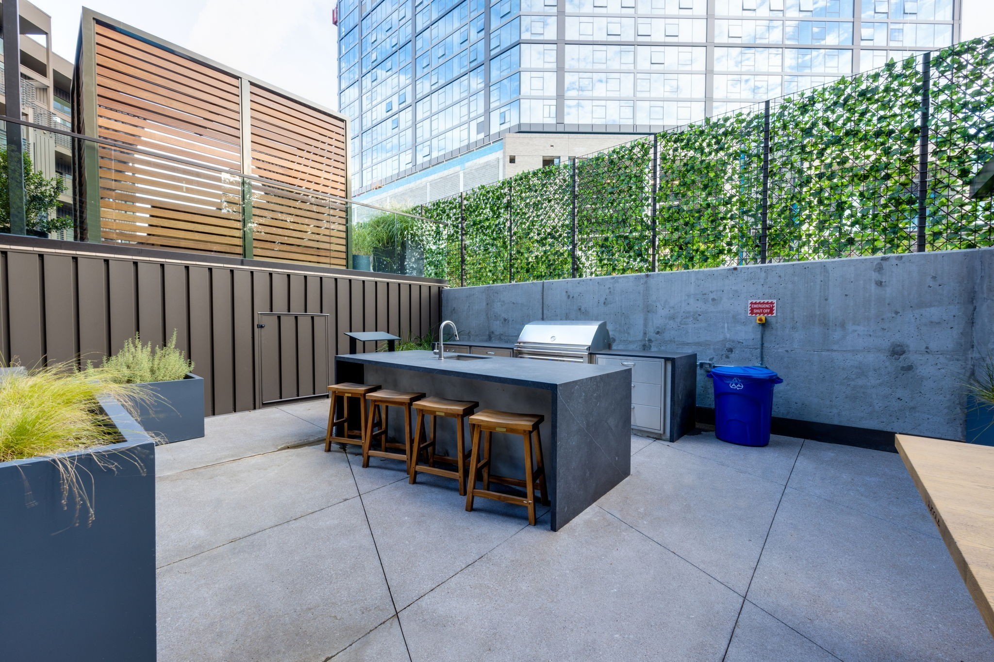 635 7th Ave, S Unit: 409