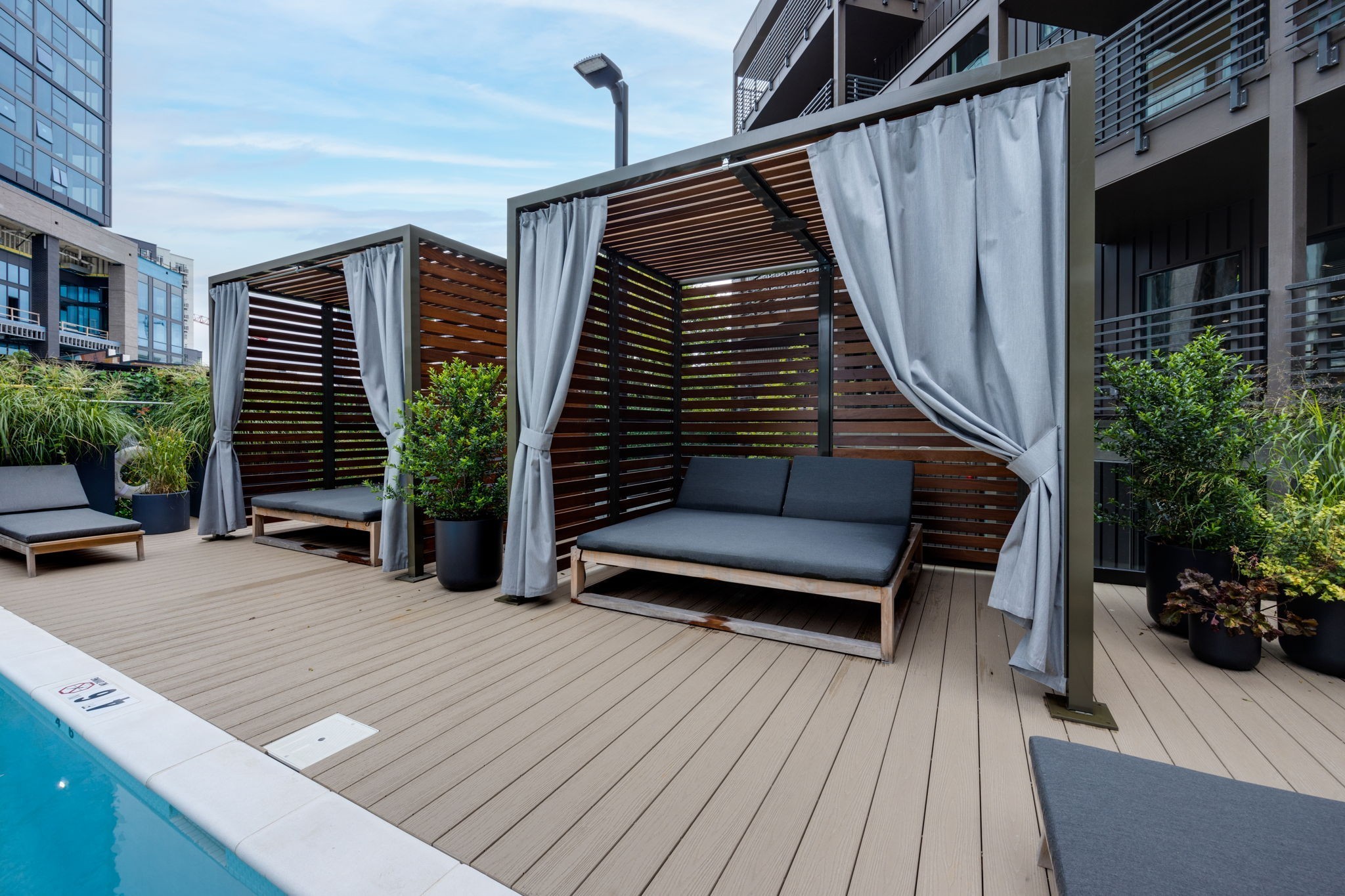 635 7th Ave, S Unit: 409