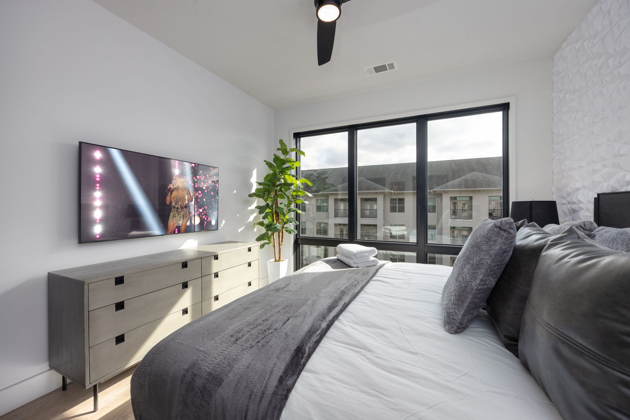 303 31st Ave, N Unit: 403