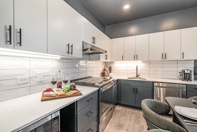 50 Music Sq, W Unit: 722