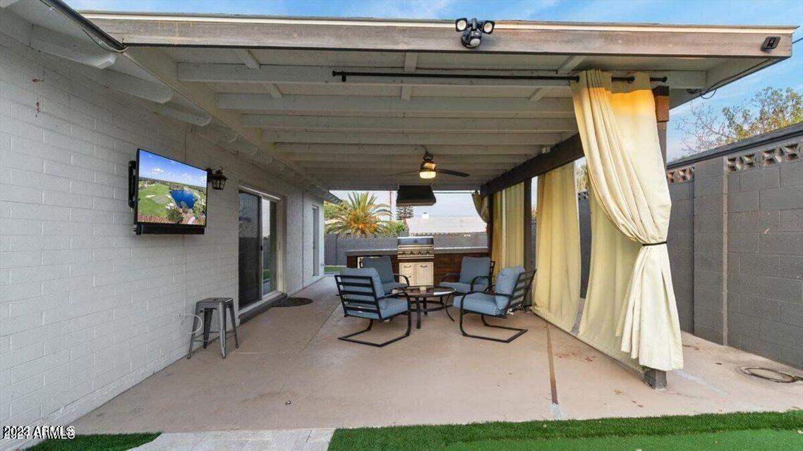 1614 N SUNSET Drive