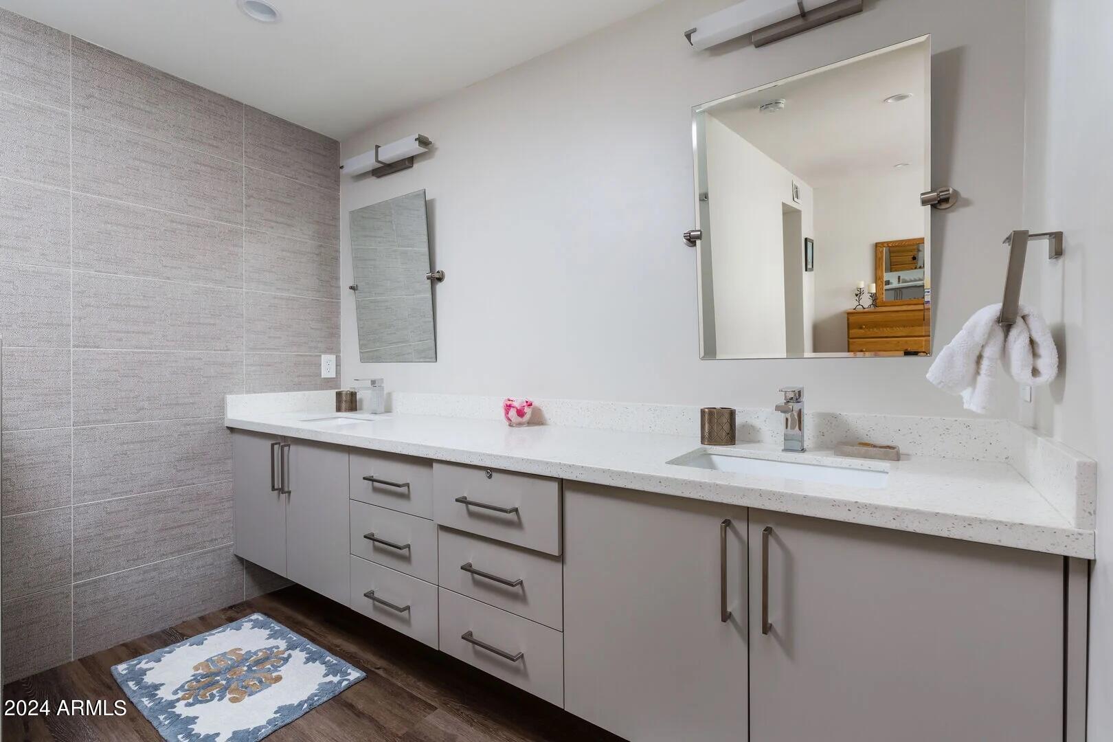 4950 N MILLER Road, 230