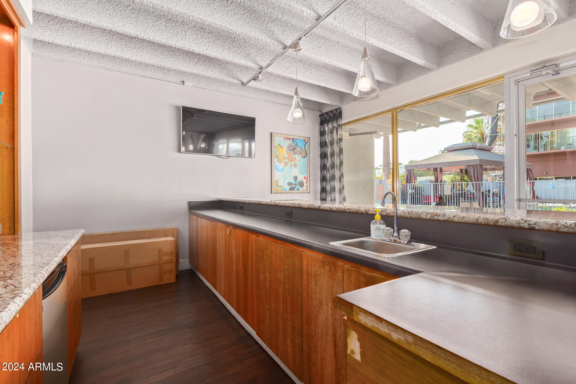 4750 N CENTRAL Avenue, 8J