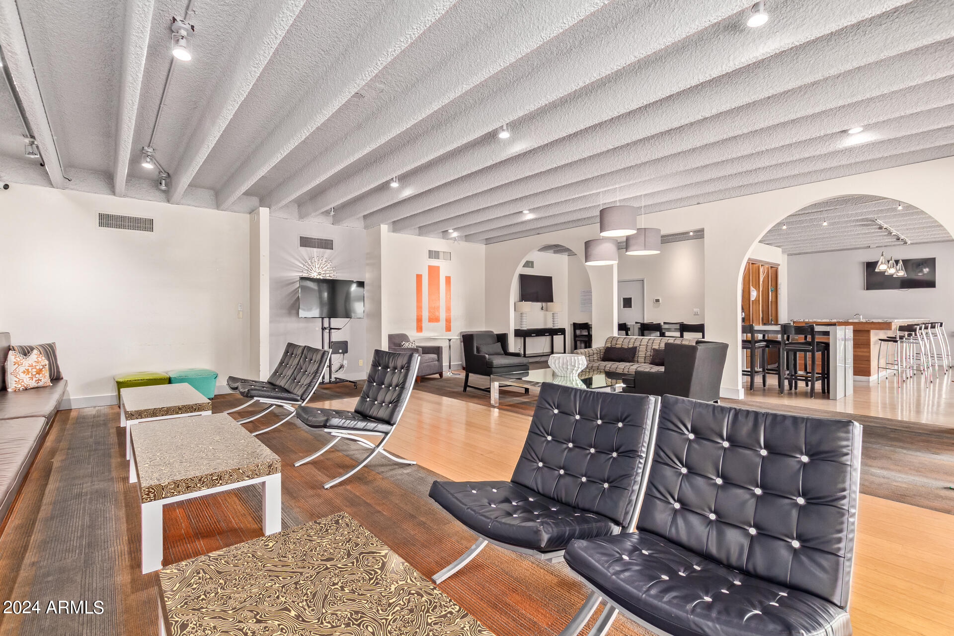 4750 N CENTRAL Avenue, 8J