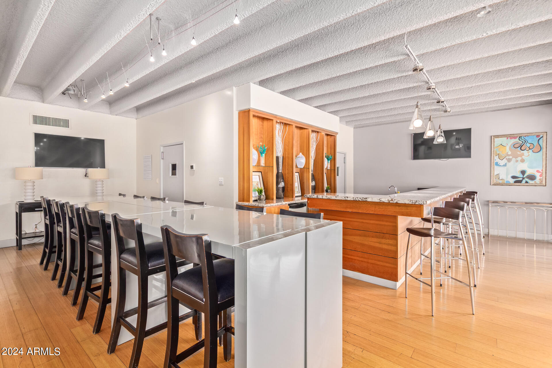 4750 N CENTRAL Avenue, 8J