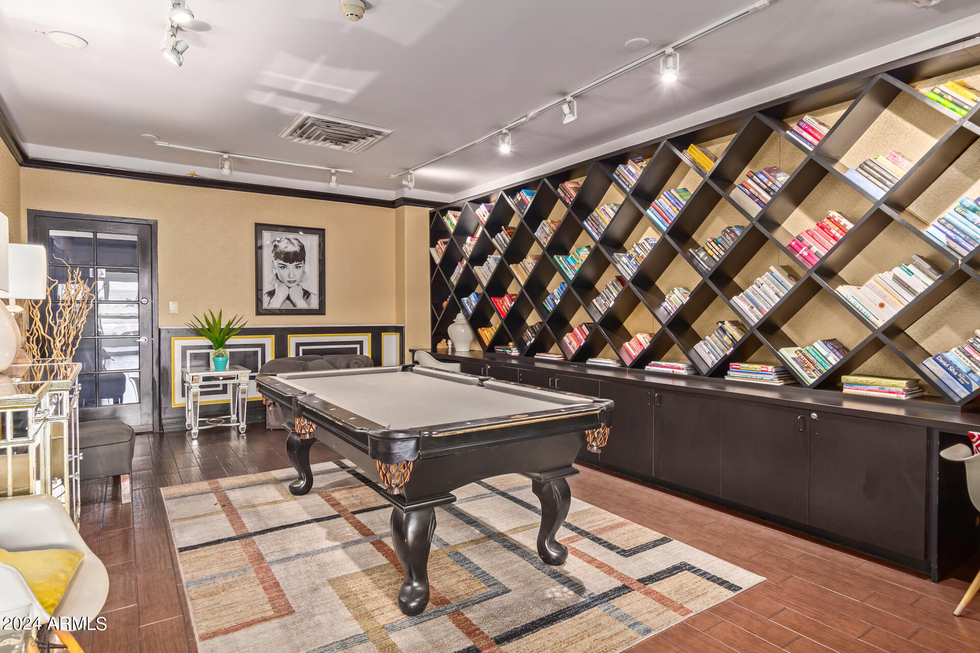 4750 N CENTRAL Avenue, 8J