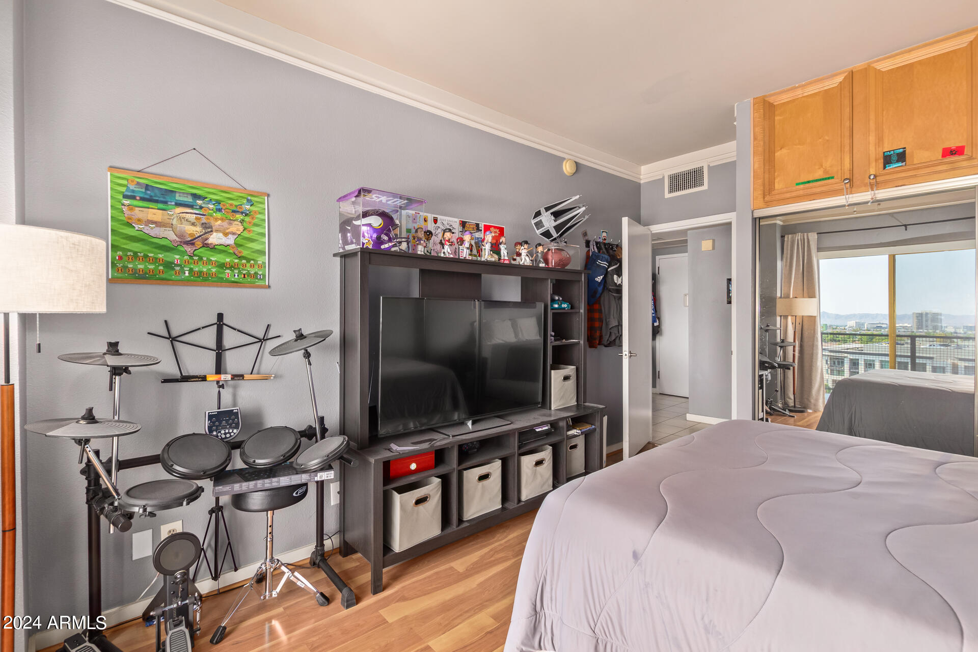 4750 N CENTRAL Avenue, 8J