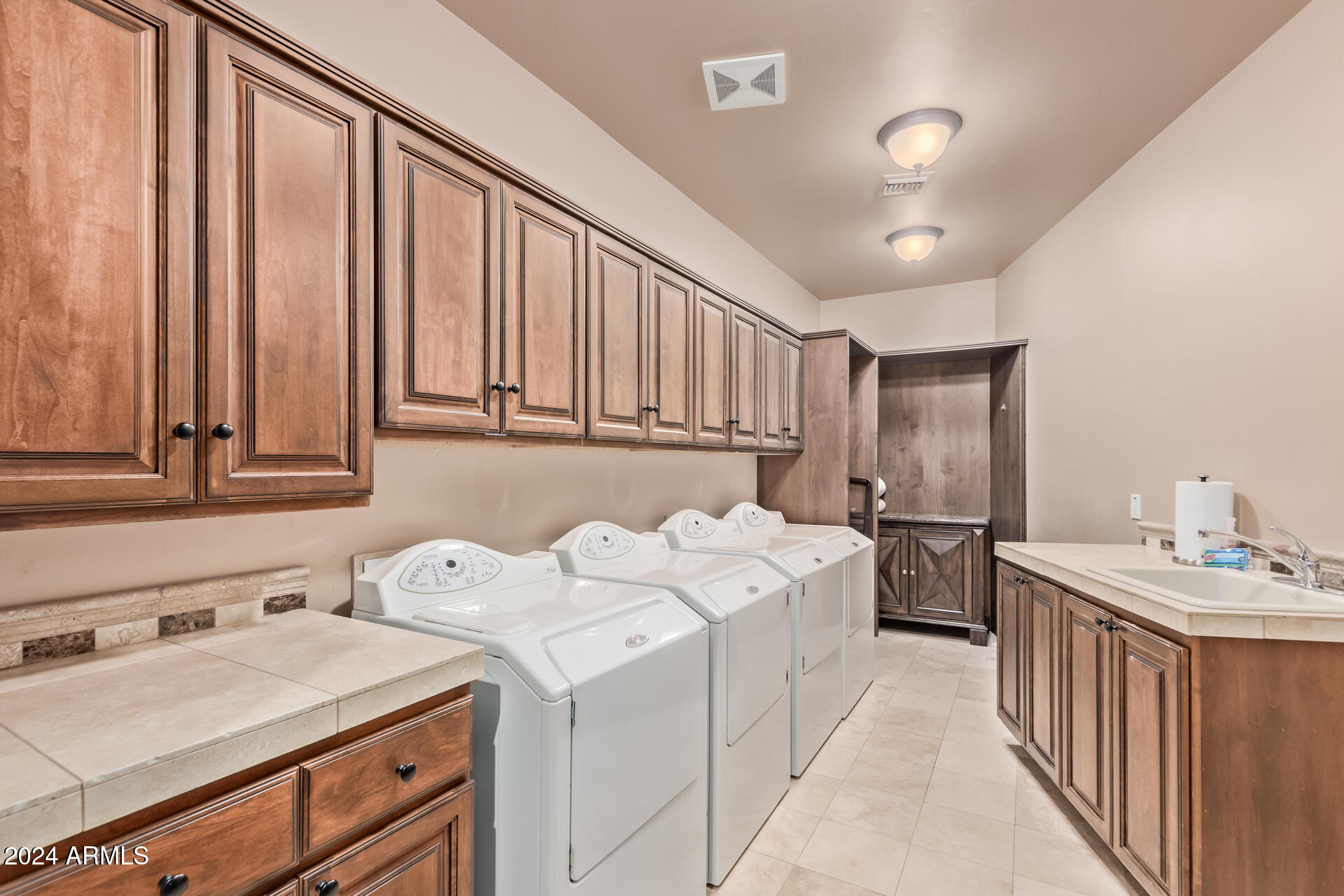 5339 E ROYAL PALM Road