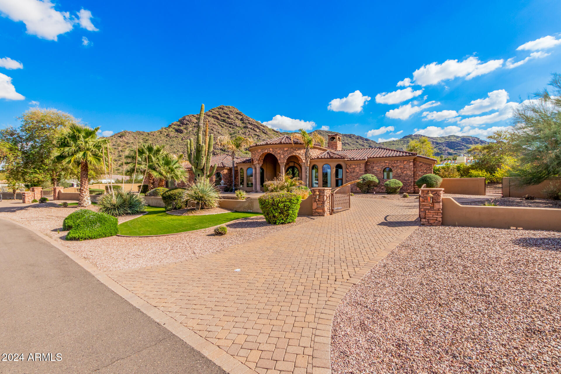 5339 E ROYAL PALM Road