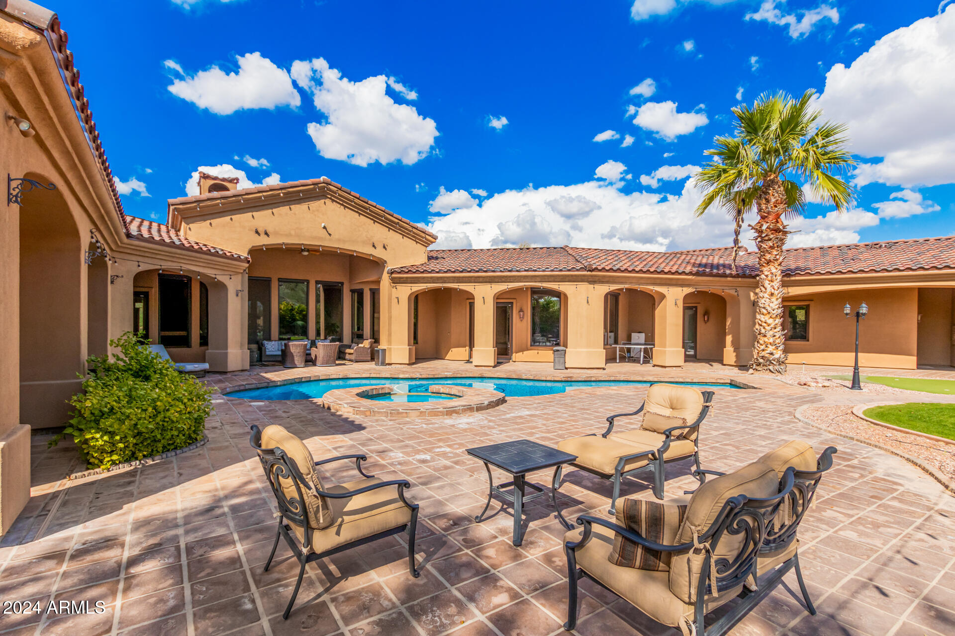 5339 E ROYAL PALM Road