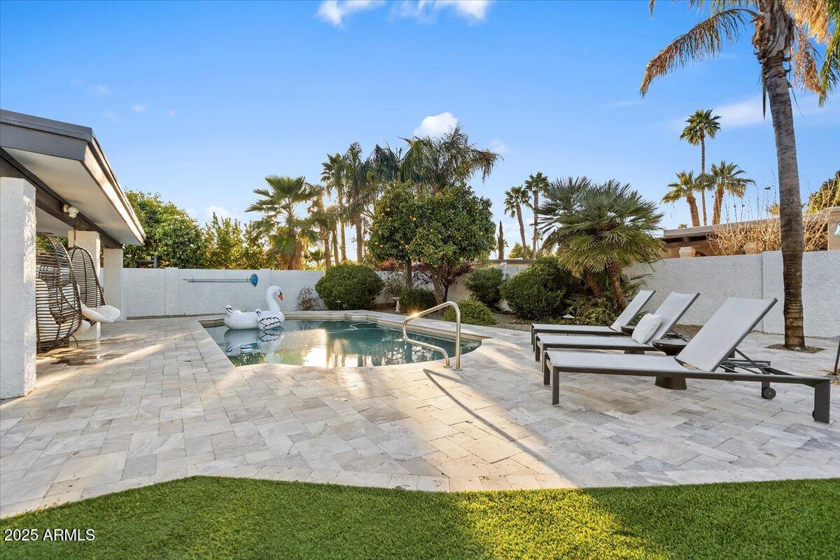 6252 E BEVERLY Lane