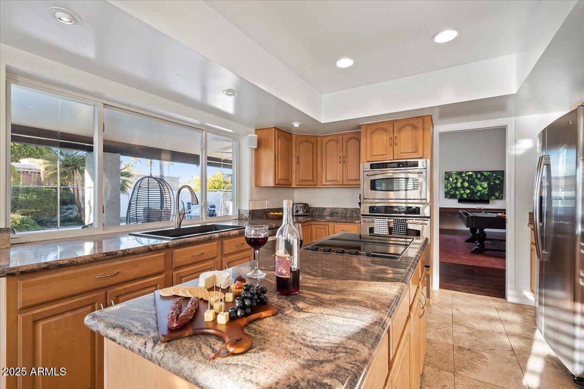 6252 E BEVERLY Lane