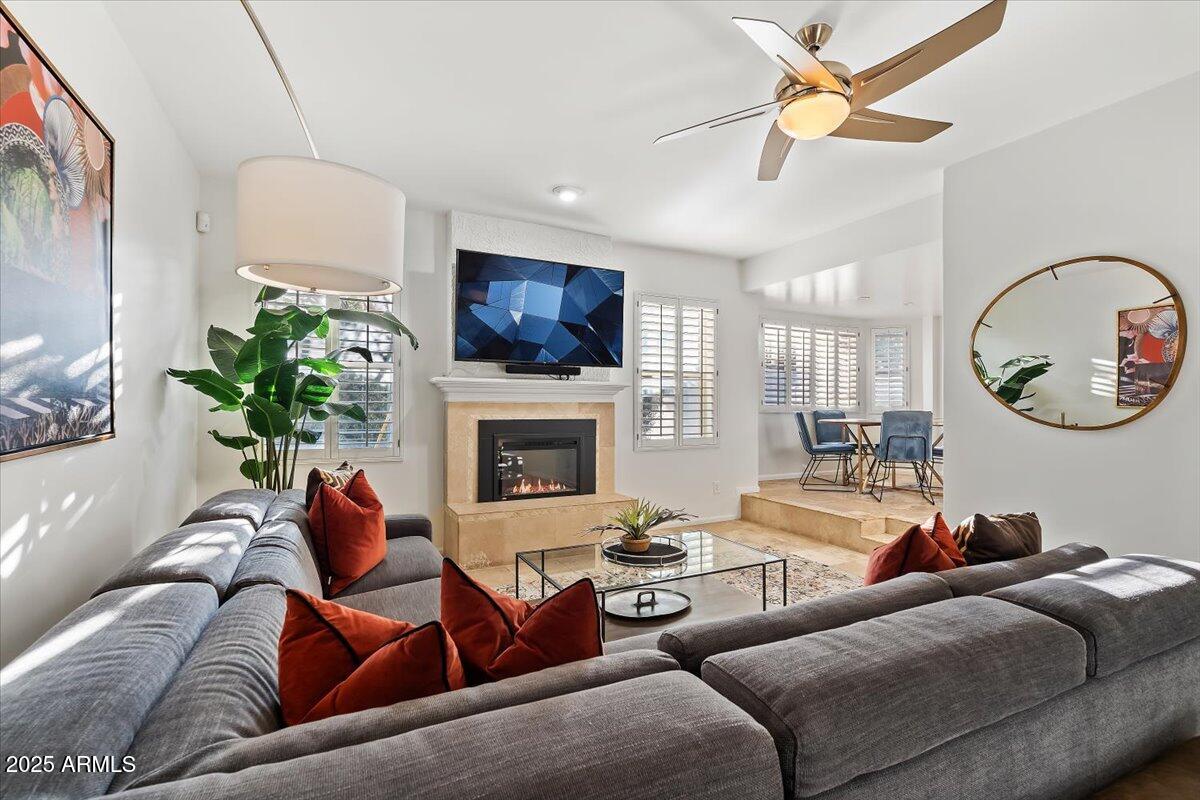 6252 E BEVERLY Lane