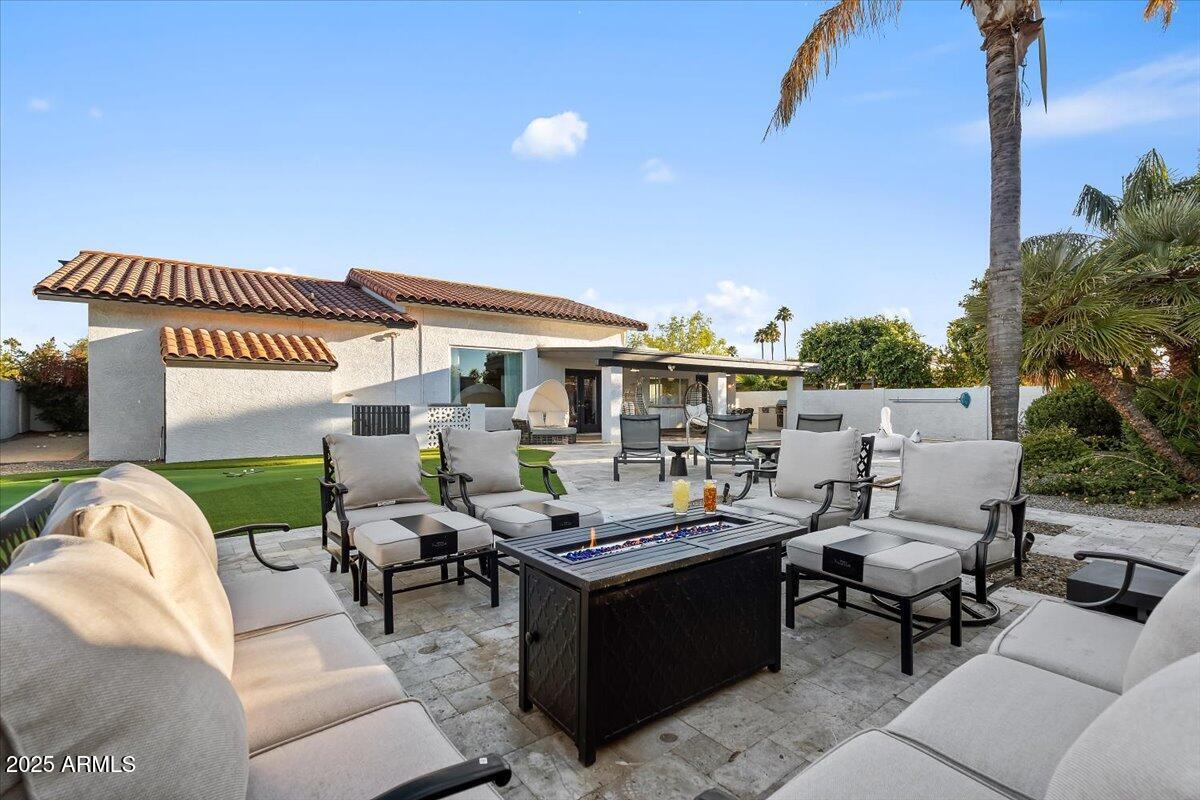 6252 E BEVERLY Lane