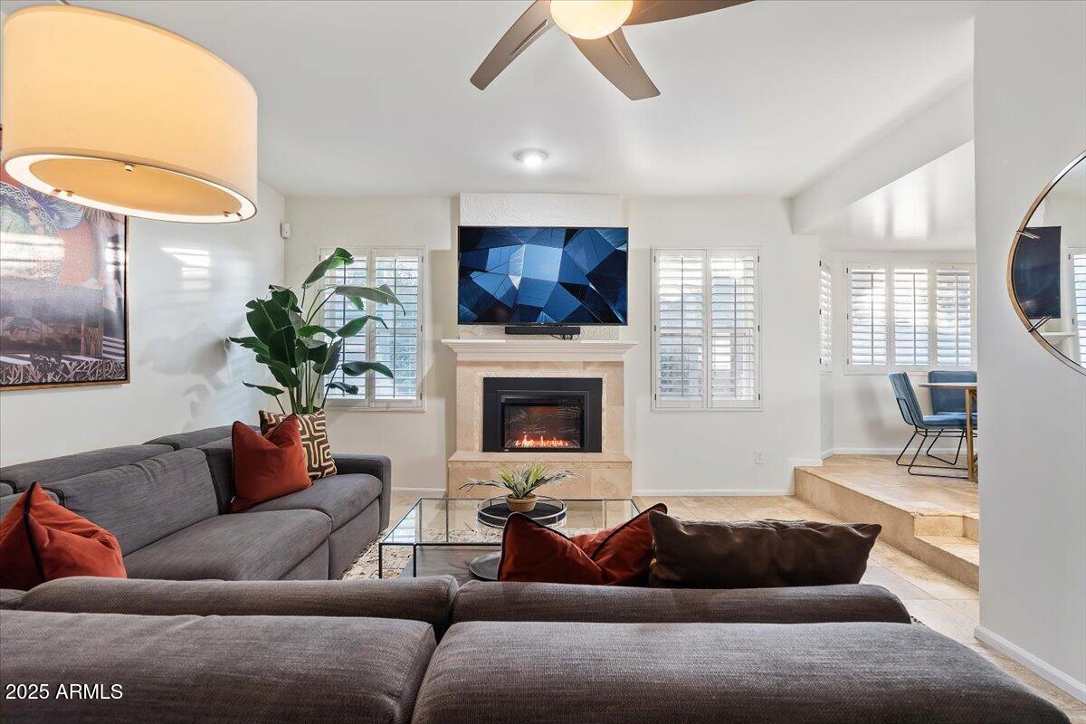 6252 E BEVERLY Lane