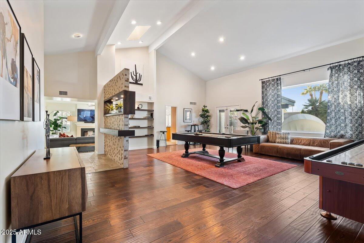 6252 E BEVERLY Lane