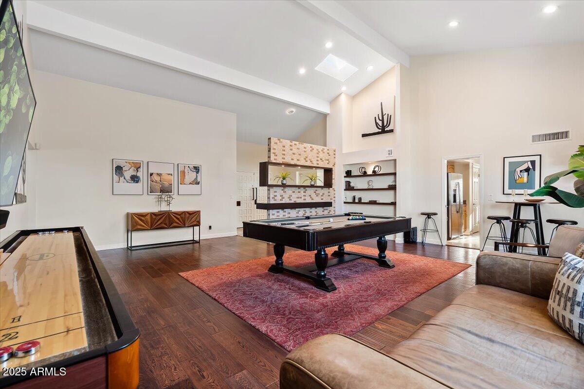 6252 E BEVERLY Lane
