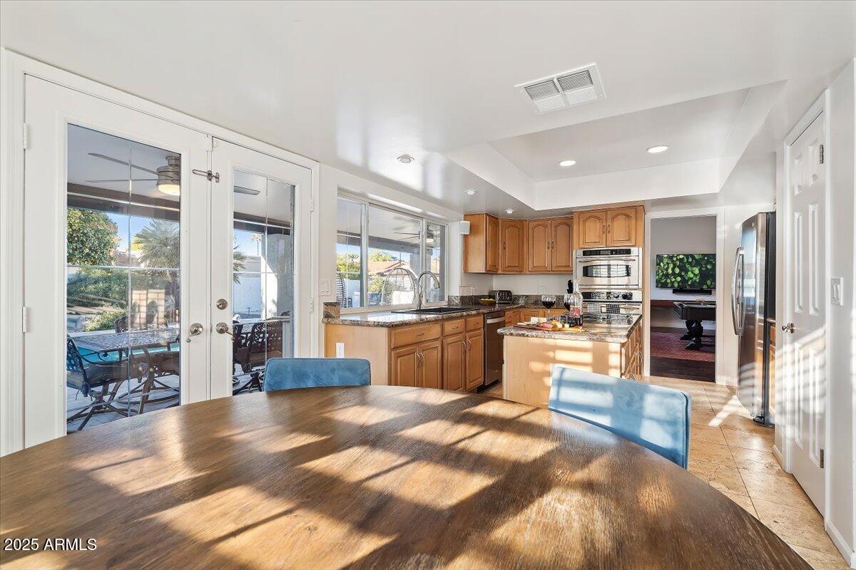6252 E BEVERLY Lane