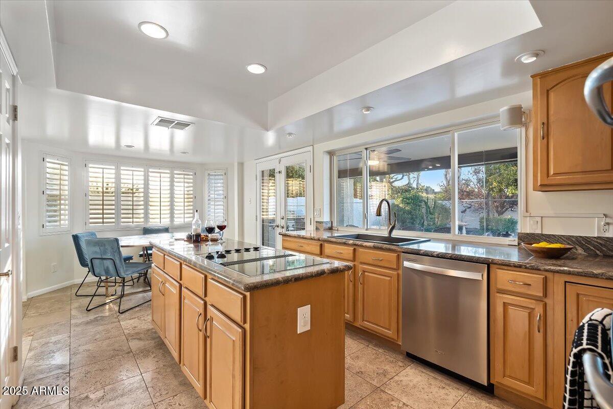 6252 E BEVERLY Lane