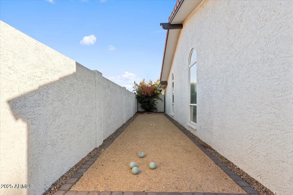 6252 E BEVERLY Lane