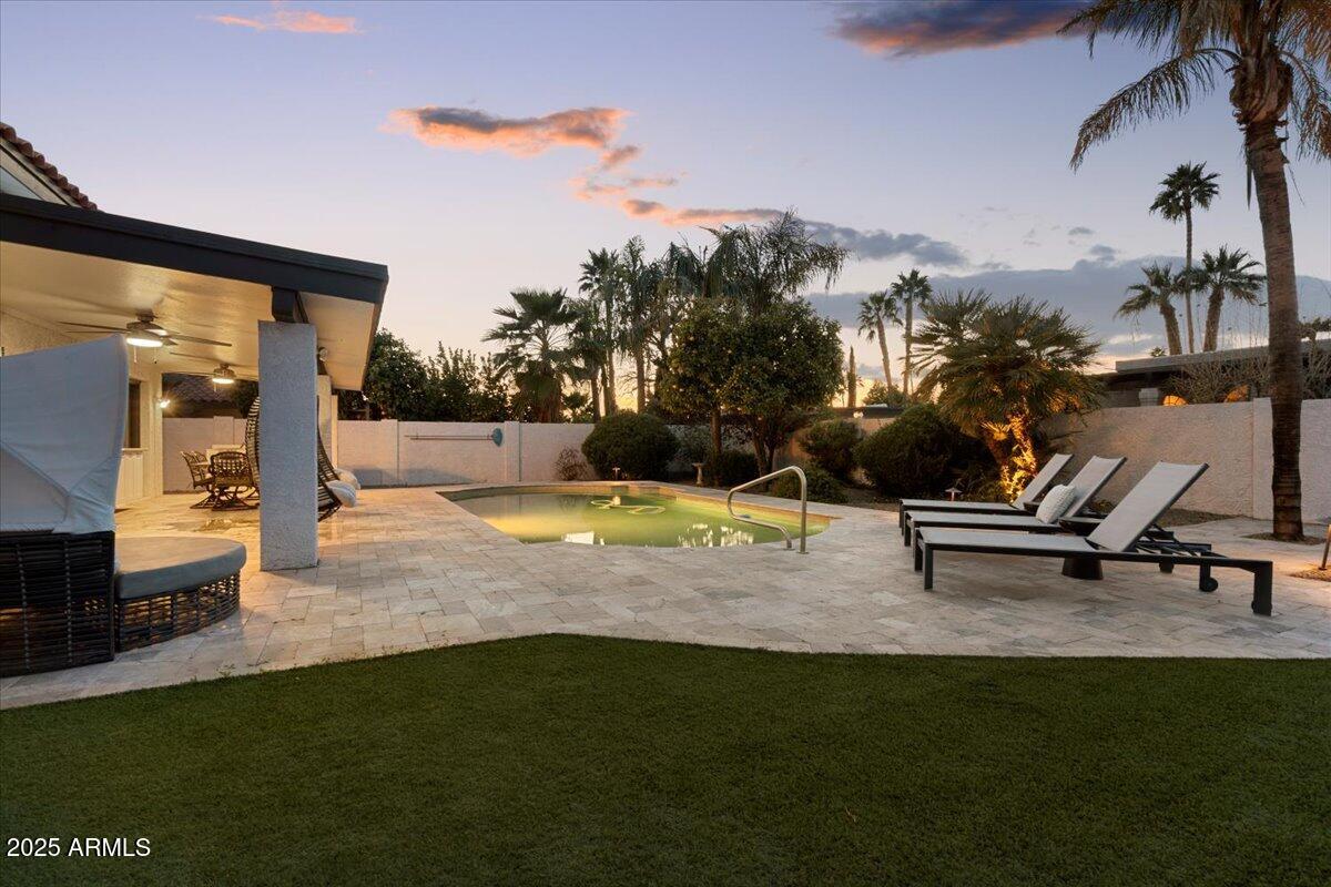 6252 E BEVERLY Lane