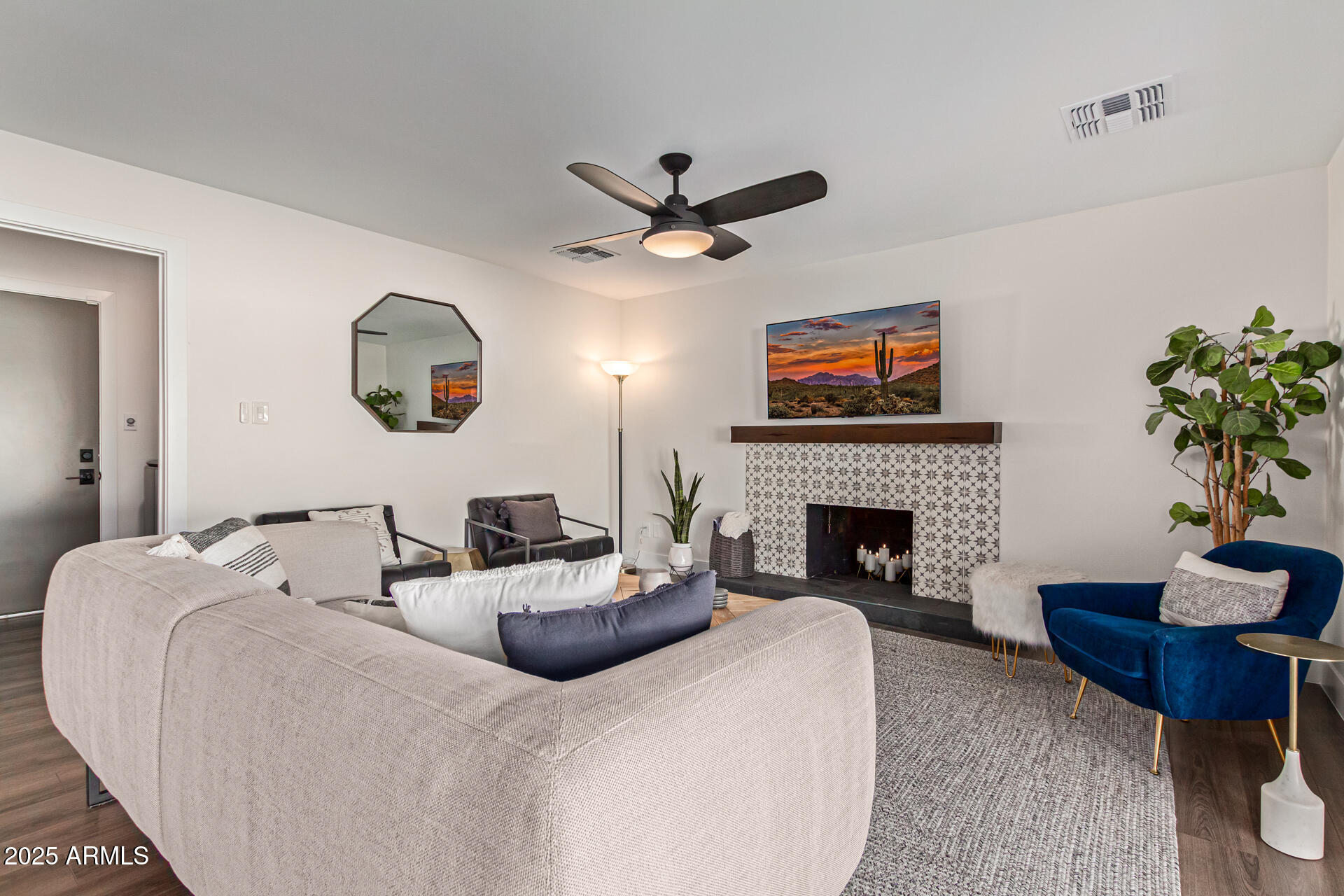5202 E KAREN Drive