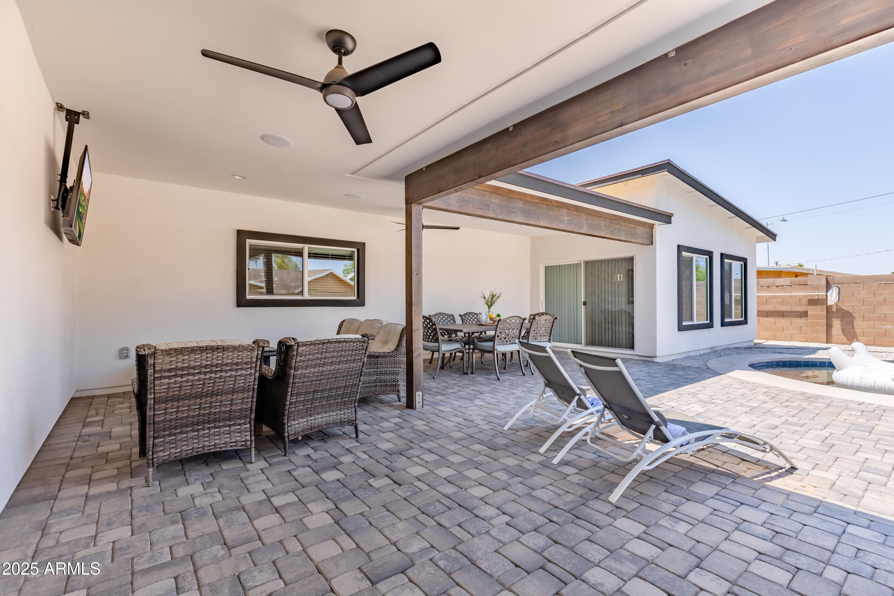 3043 N 85TH Place