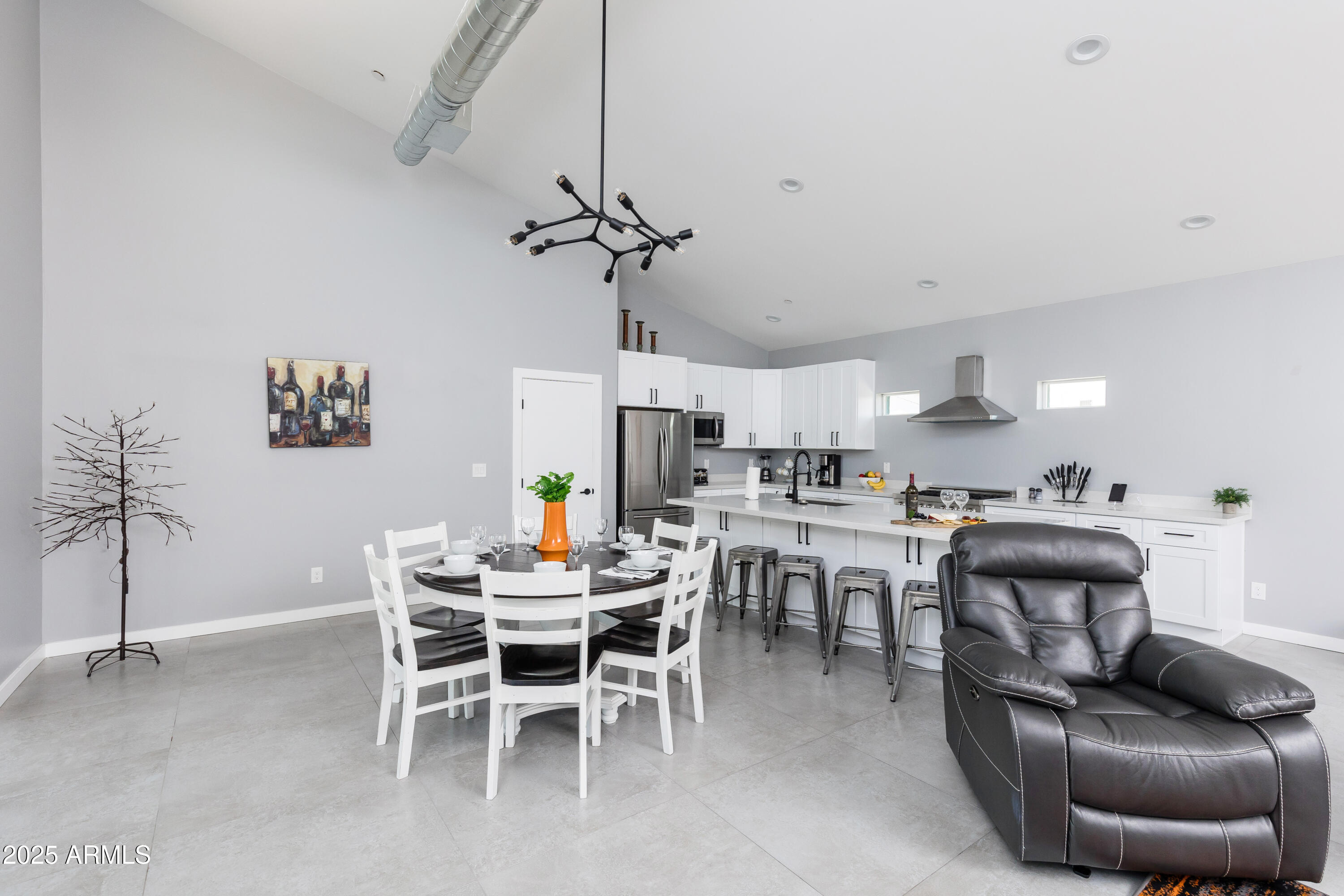 3043 N 85TH Place