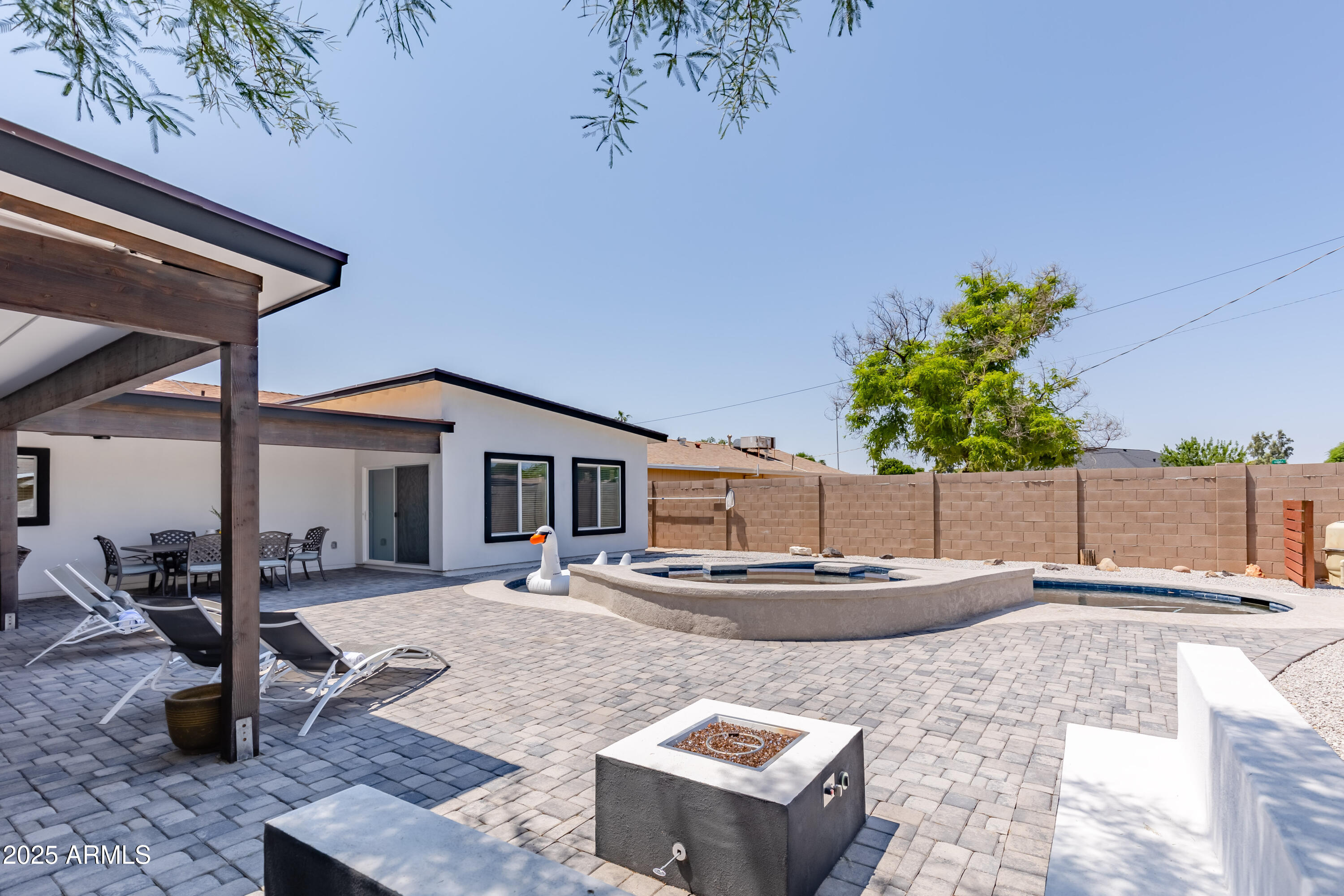 3043 N 85TH Place
