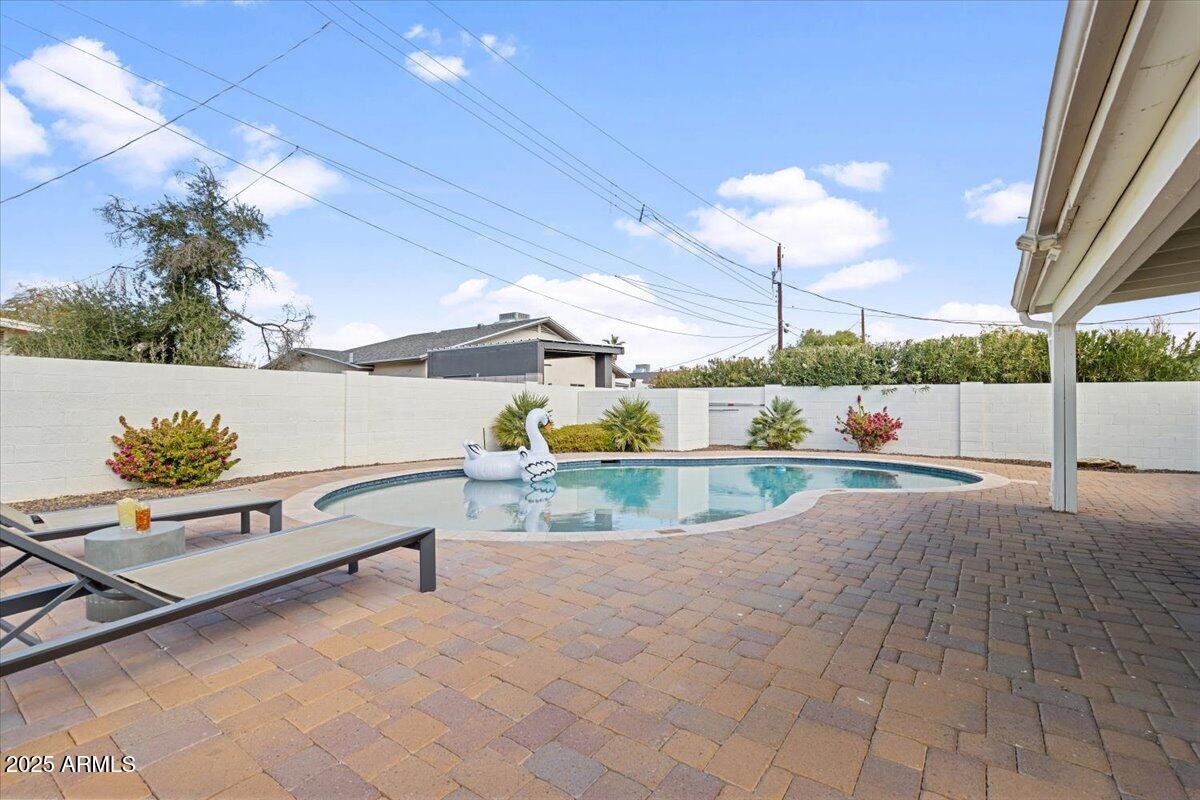 8102 E MULBERRY Street