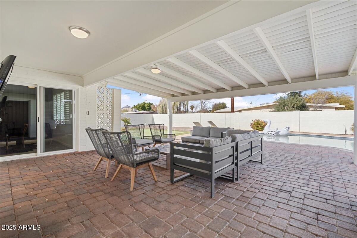8102 E MULBERRY Street