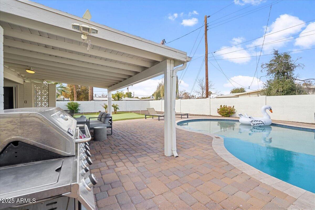 8102 E MULBERRY Street