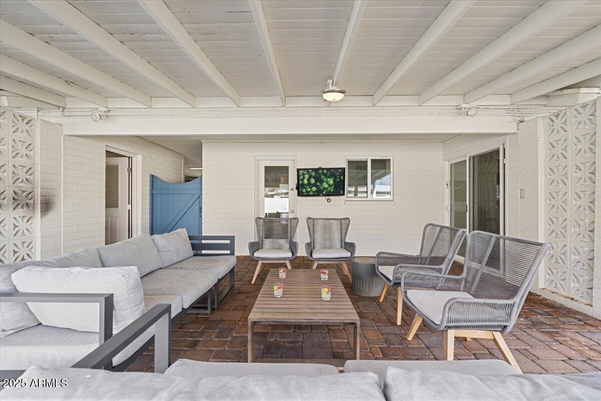 8102 E MULBERRY Street