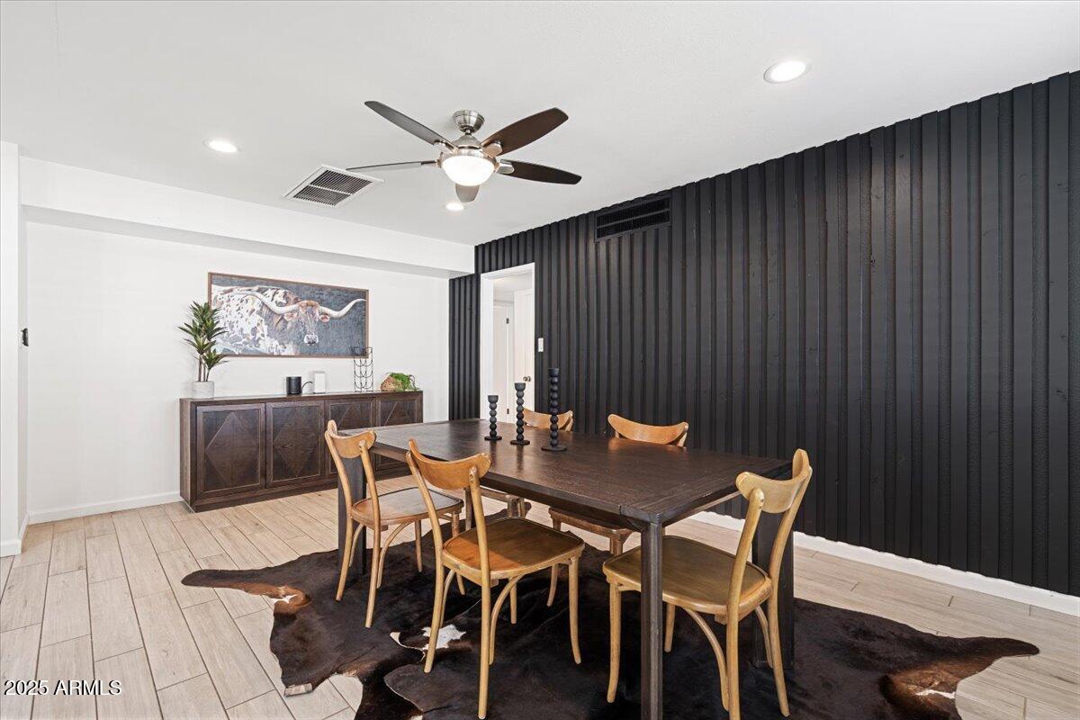 8102 E MULBERRY Street