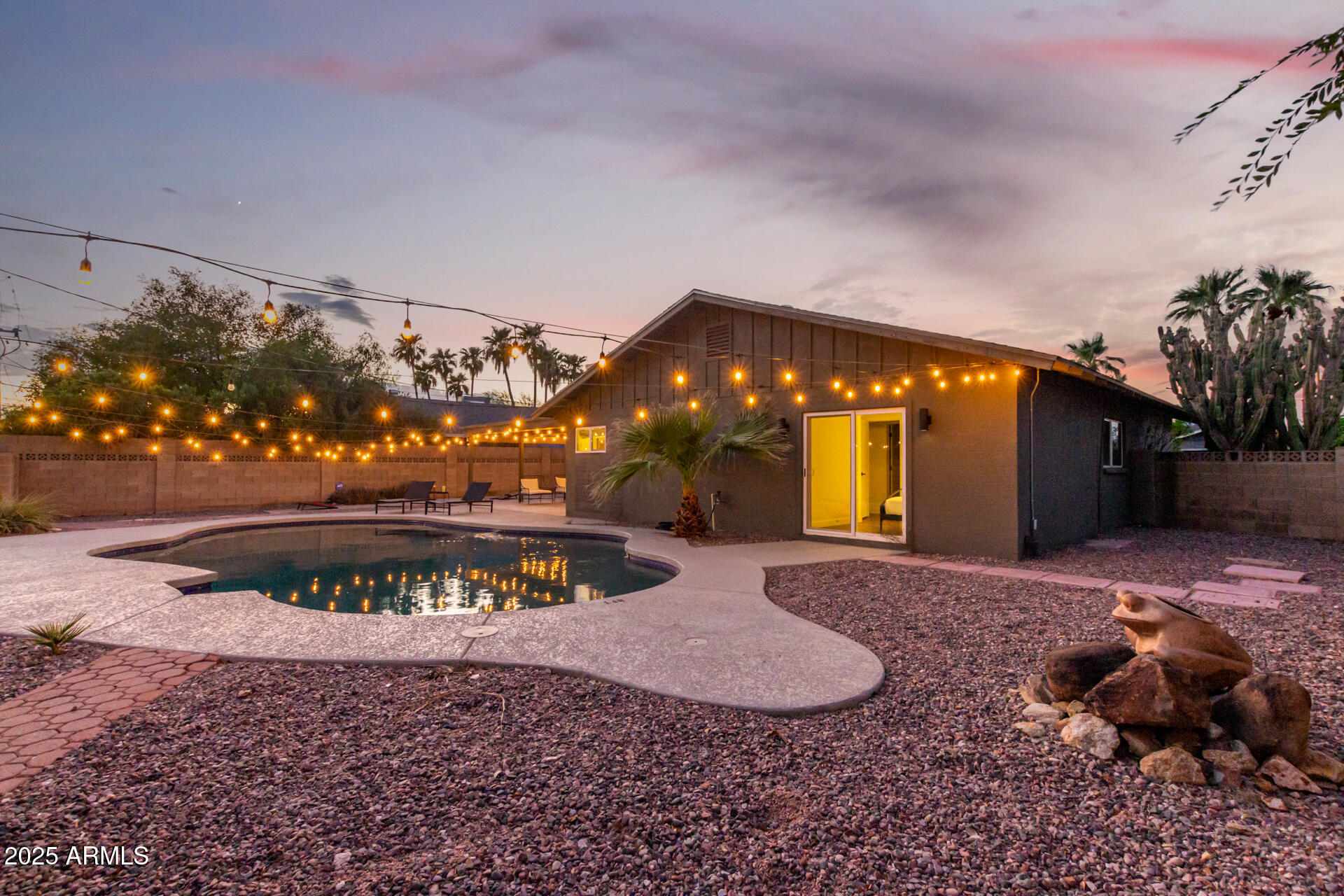 8537 E CLARENDON Avenue