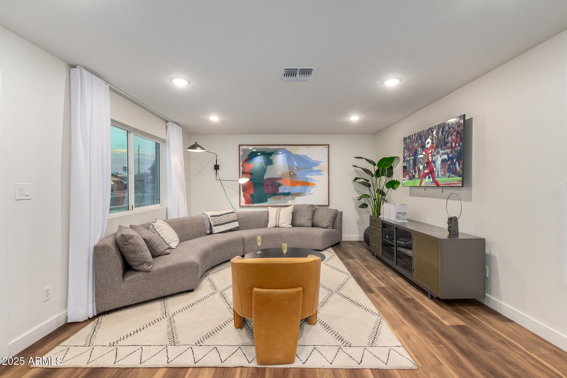 8537 E CLARENDON Avenue