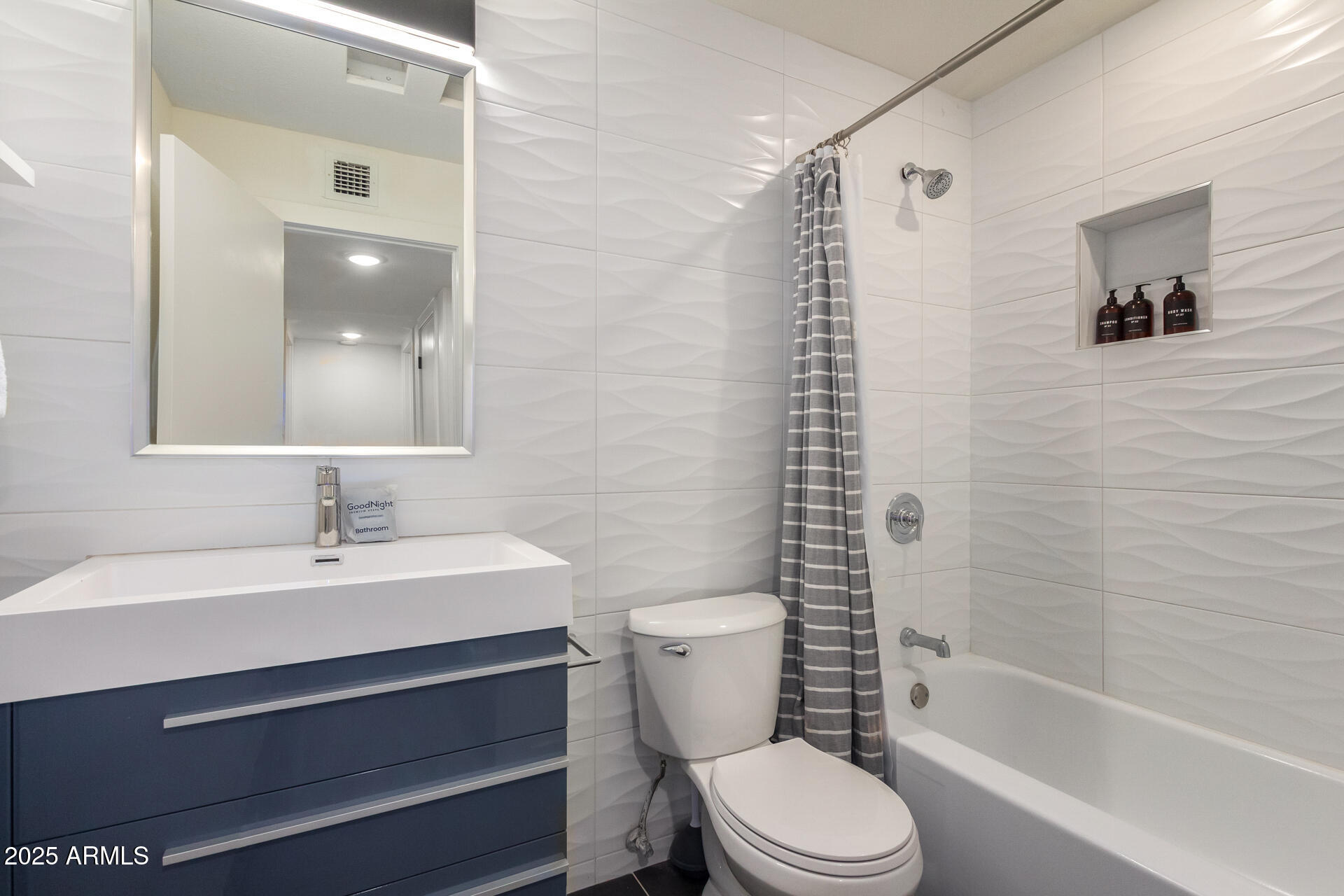 8537 E CLARENDON Avenue