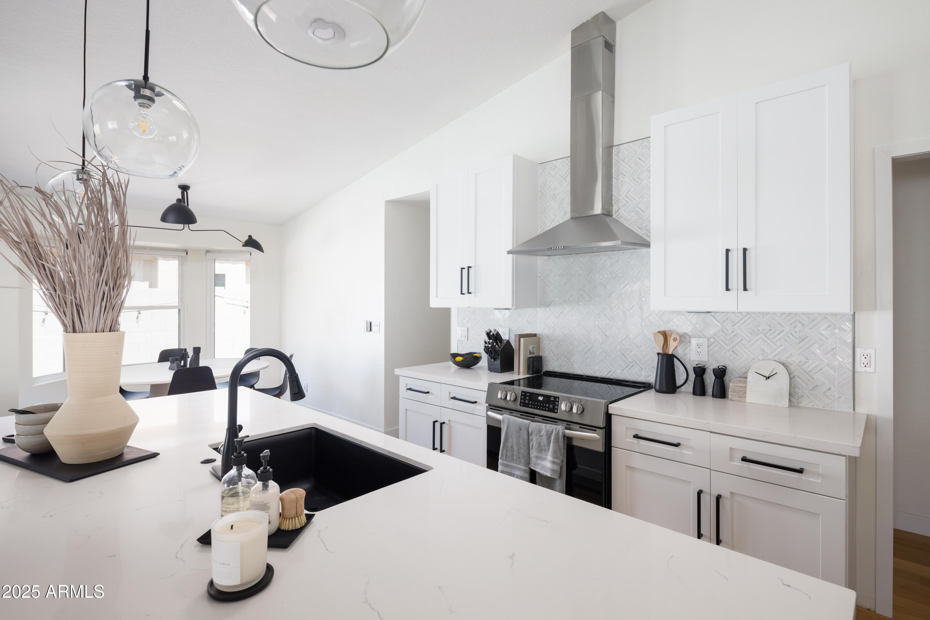 5502 E GRANDVIEW Road