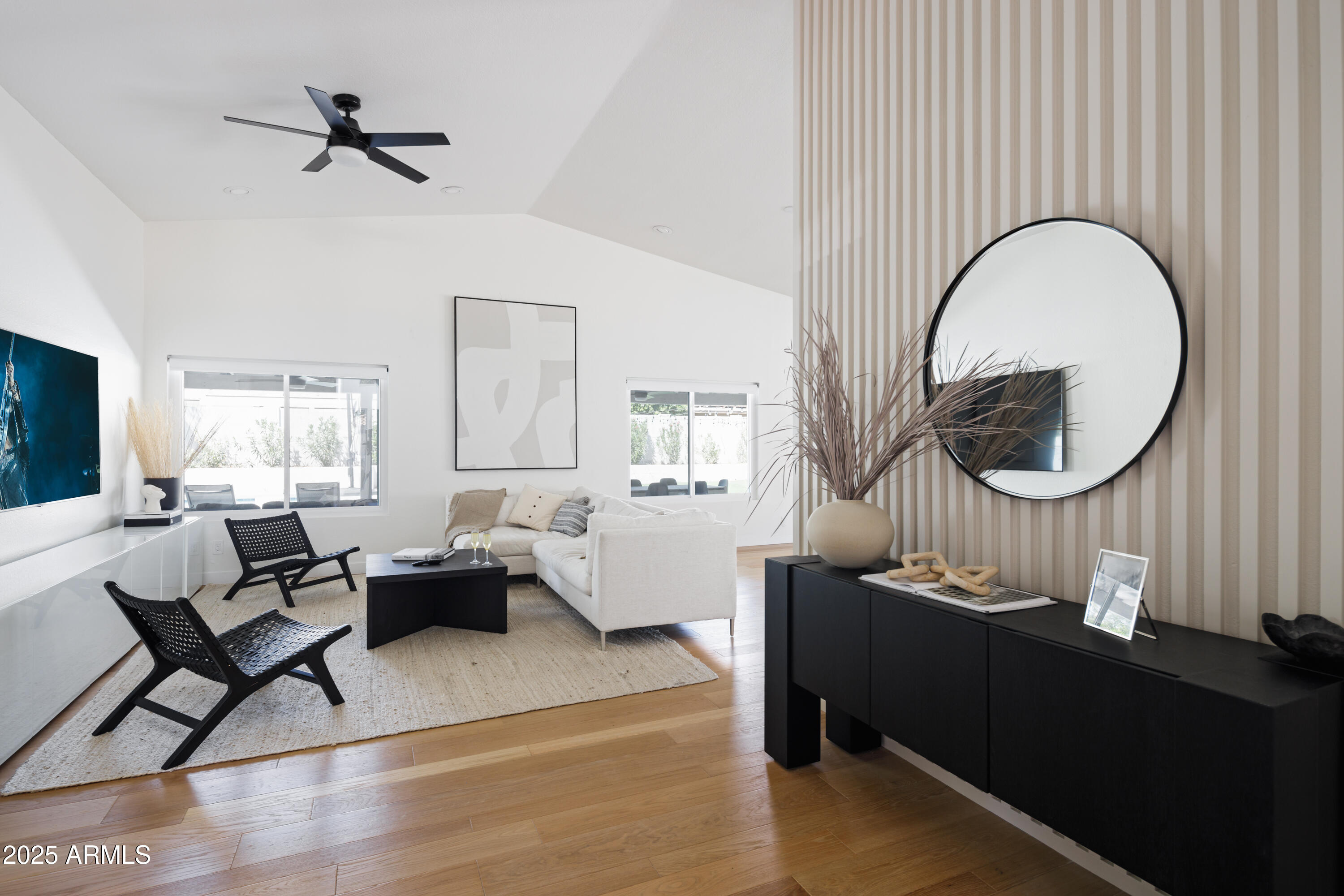 5502 E GRANDVIEW Road