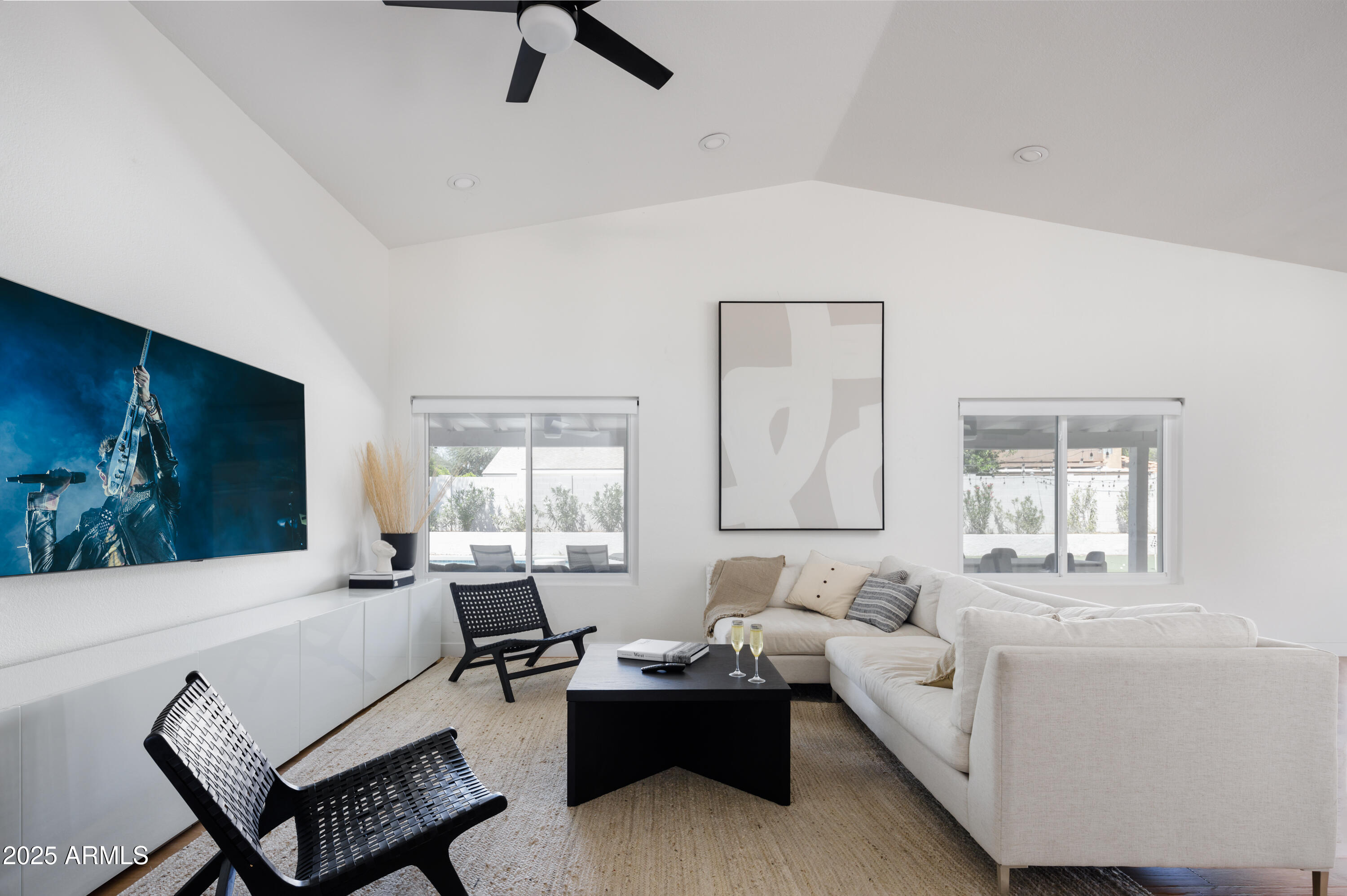 5502 E GRANDVIEW Road