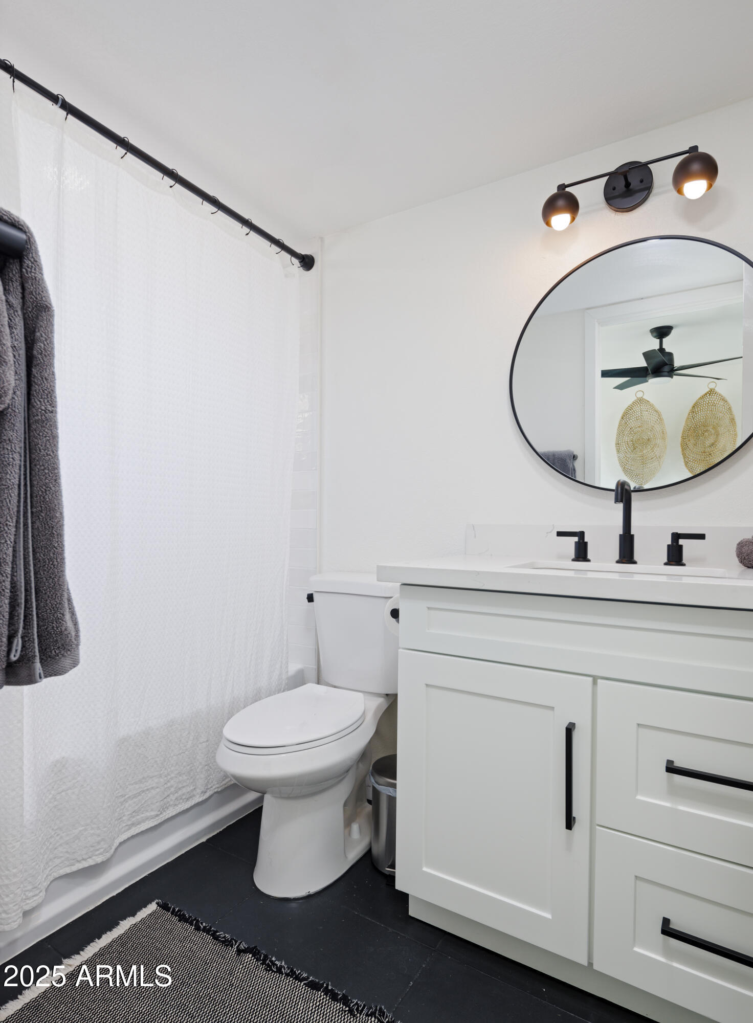 5502 E GRANDVIEW Road