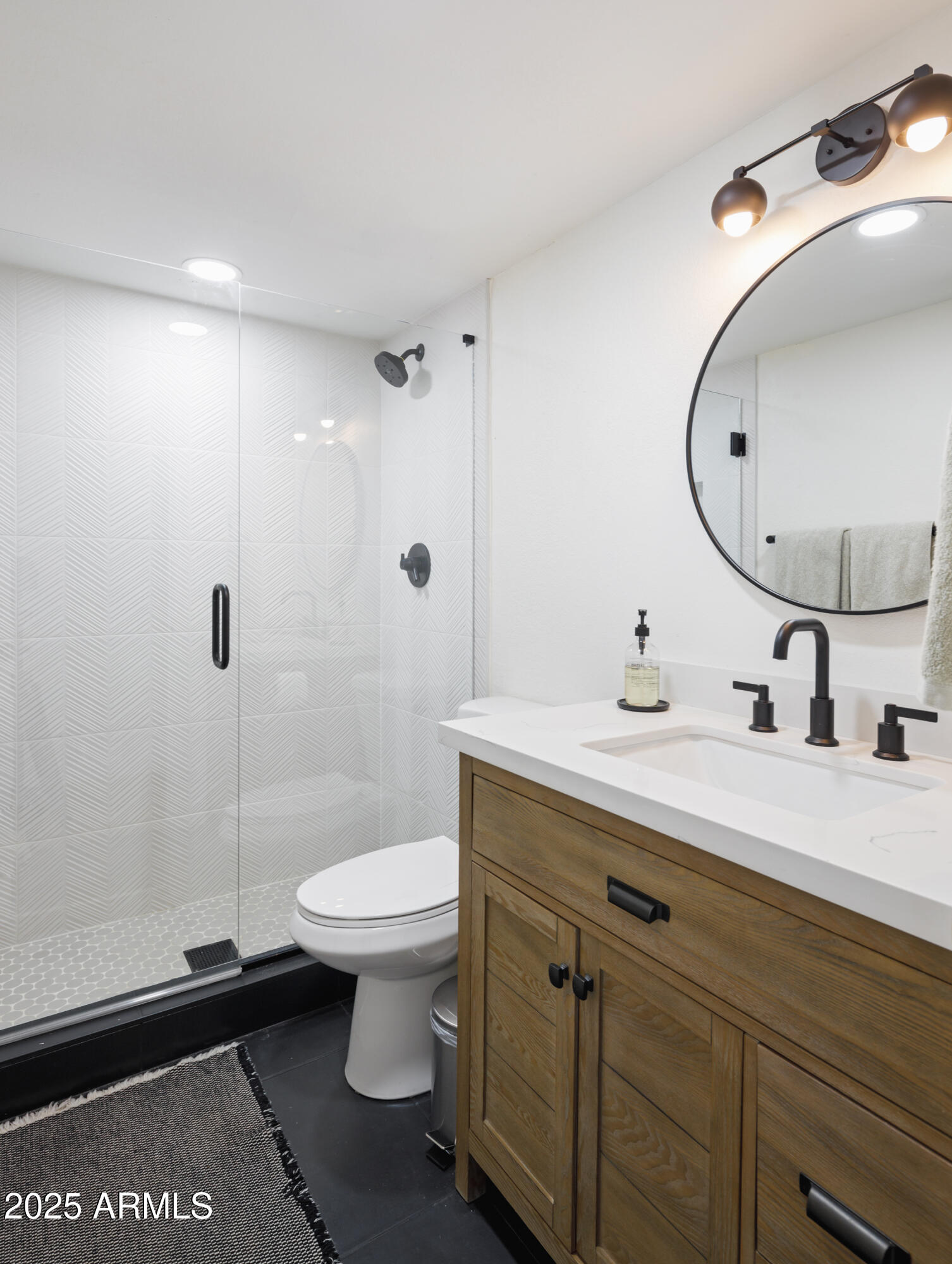 5502 E GRANDVIEW Road