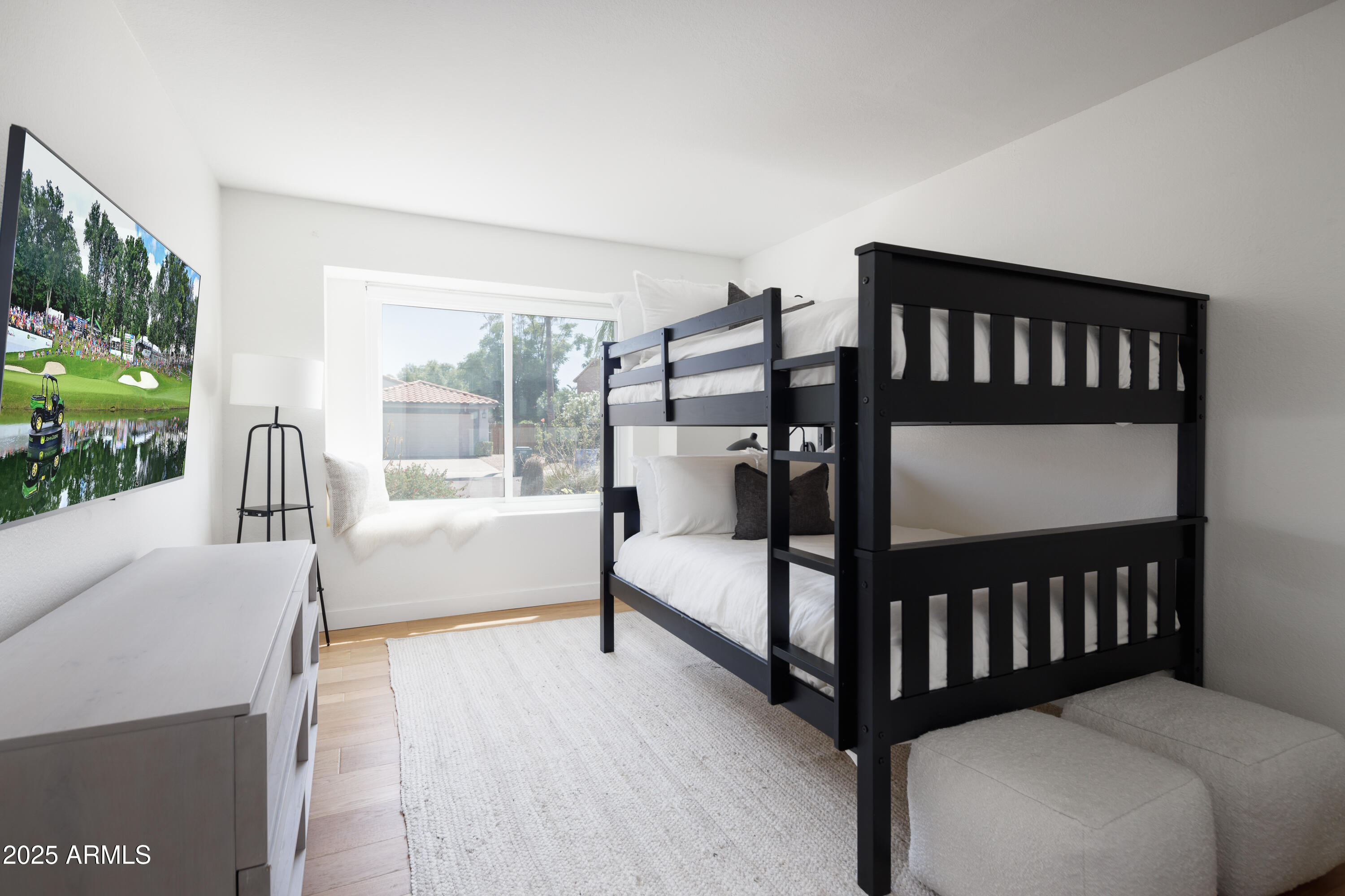 5502 E GRANDVIEW Road