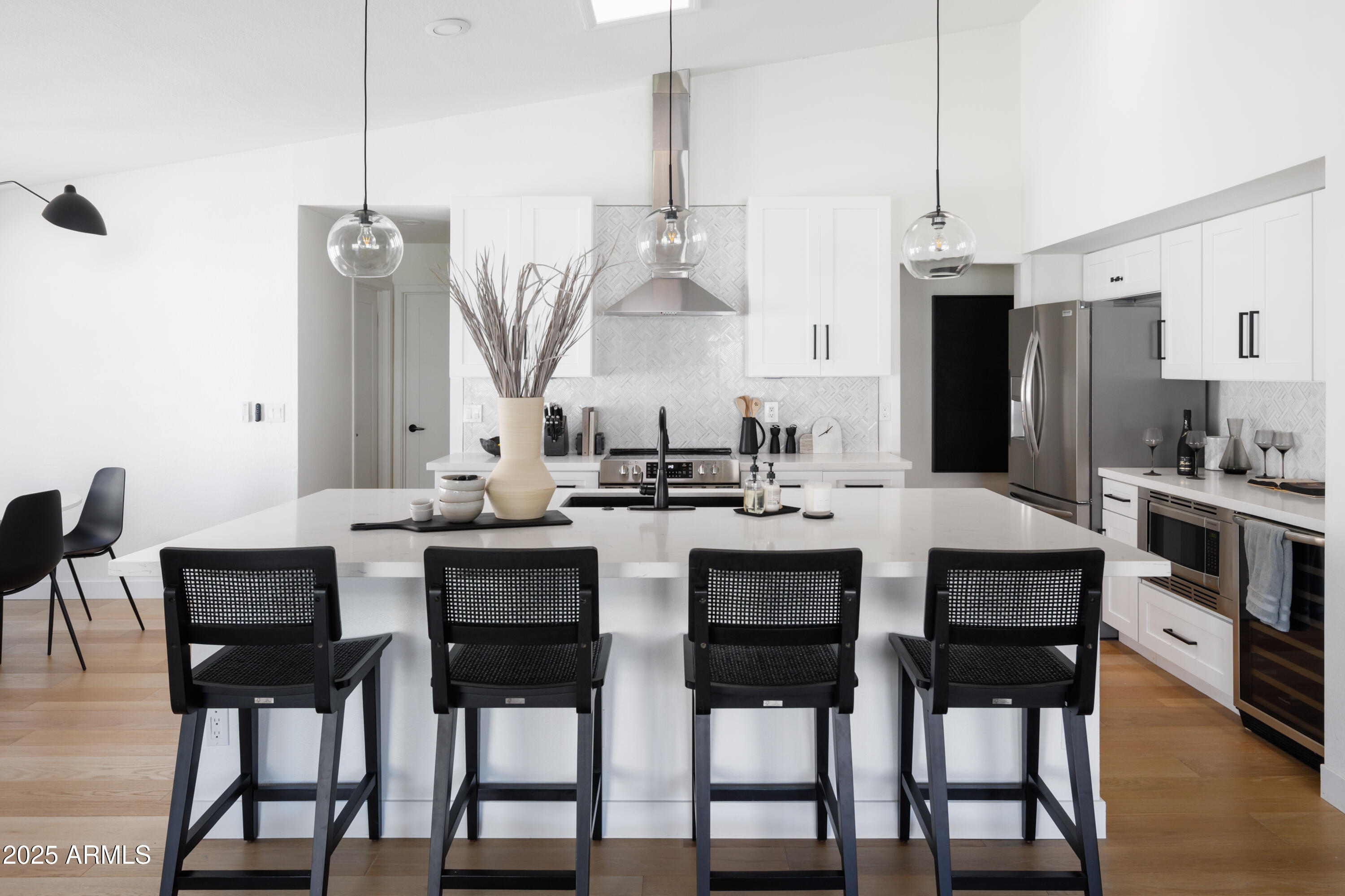 5502 E GRANDVIEW Road