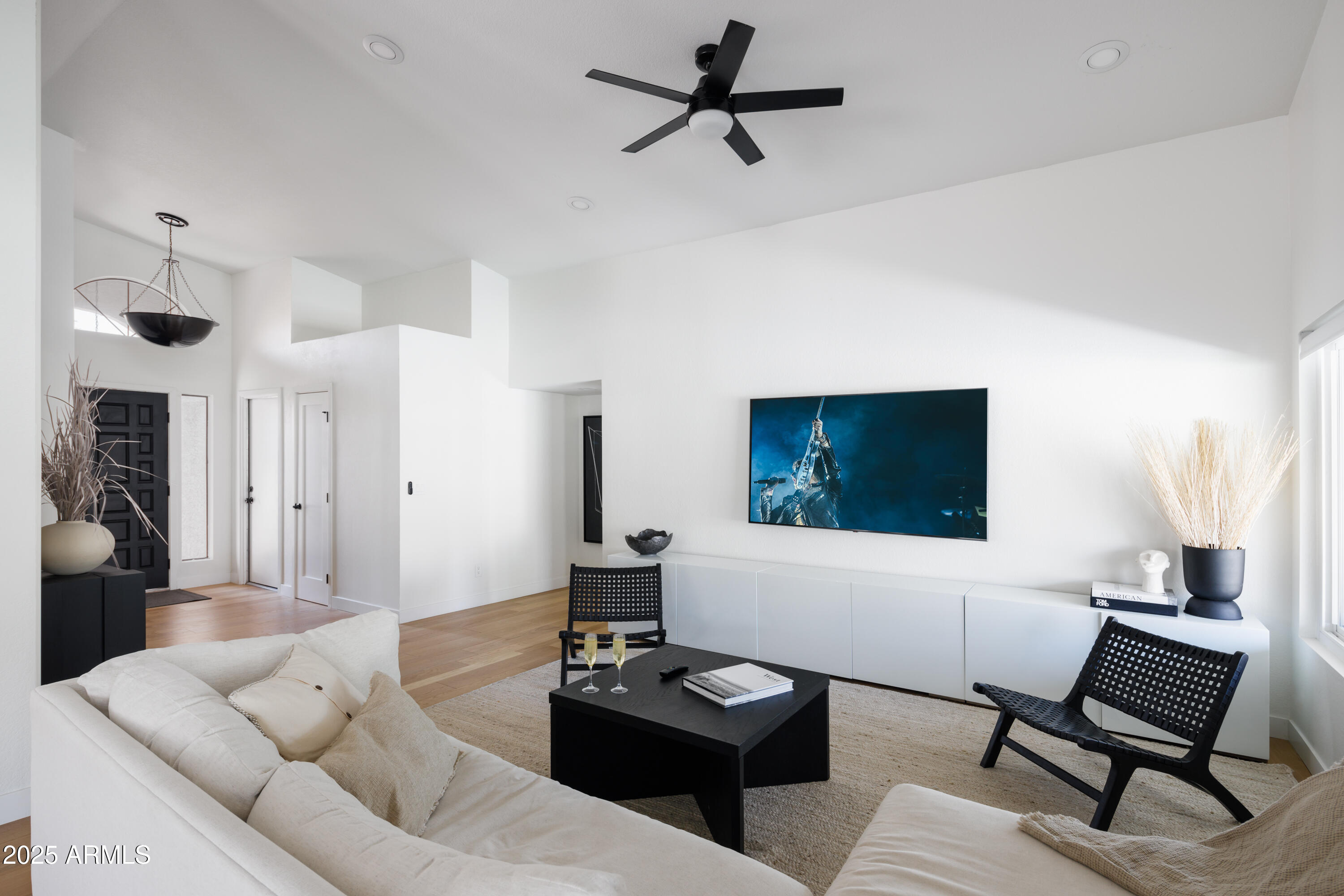 5502 E GRANDVIEW Road