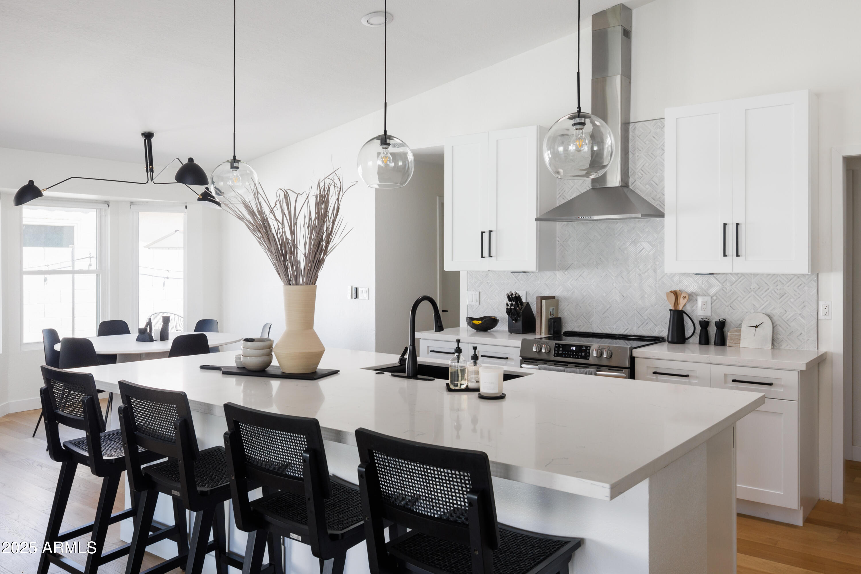 5502 E GRANDVIEW Road